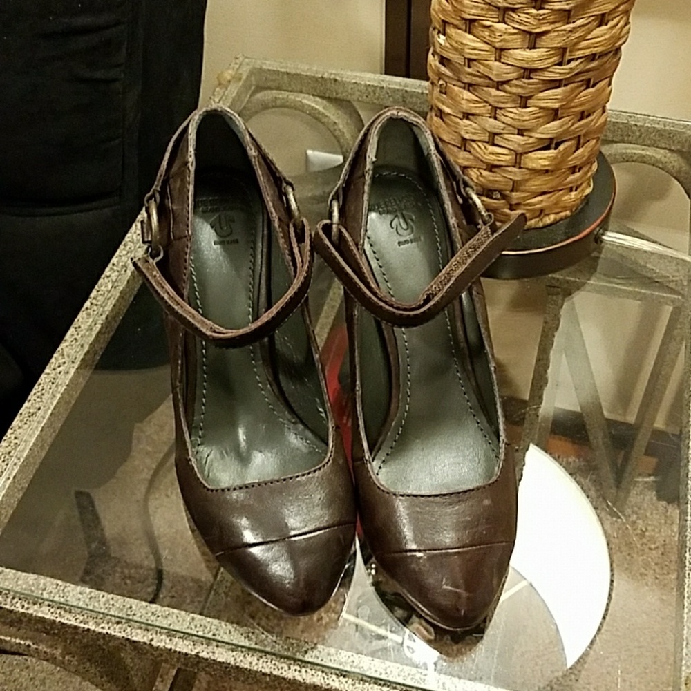 Shoes - Picture 3 of 4